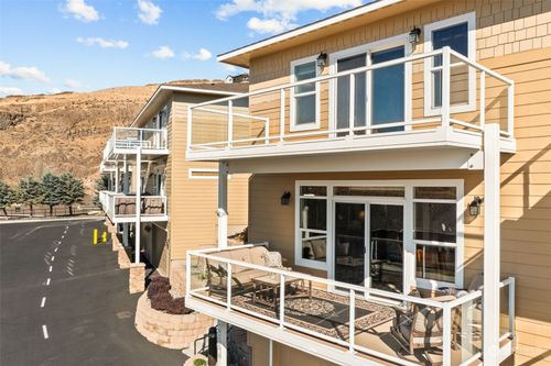 b53-9225 Red Cliff Dr Nw, Quincy, WA, 98848-9118 | Card Image