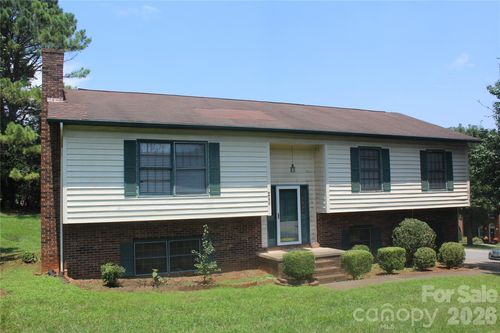 205 Inglewood Dr, Morganton, NC, 28655-3637 | Card Image