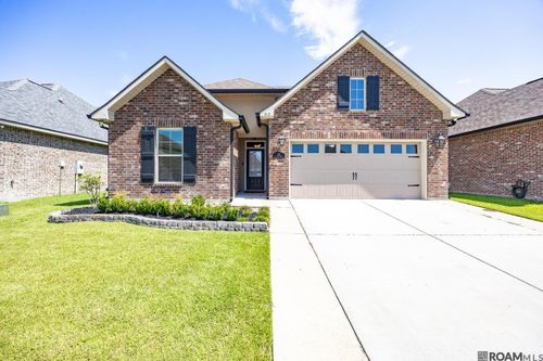 812 Beaumont Dr, Gonzales, LA, 70737-8647 | Card Image