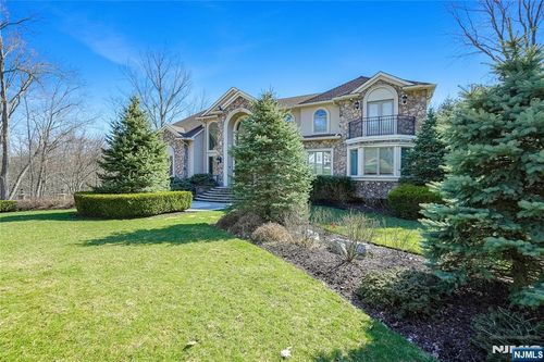 69 Woodland Rd, Montvale, NJ, 07645-1300 | Card Image