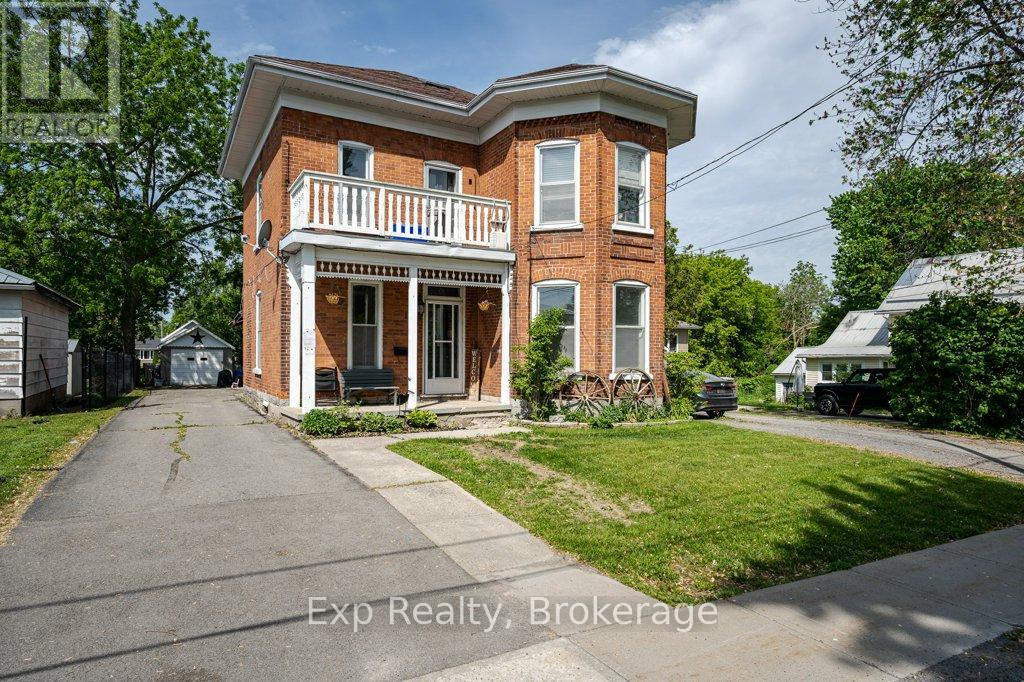 Residential in Deseronto (Deseronto (Town)) 2