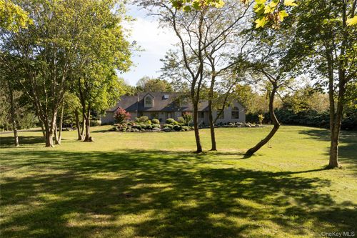3520 Old North Rd, Southold, NY, 11971-2323 | Card Image