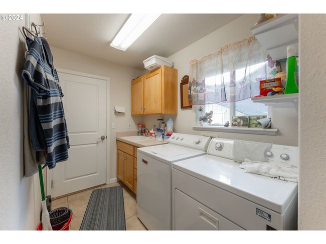 217 Christopher Ct, House other with 3 bedrooms, 2 bathrooms and 2 parking in Winchester OR | Image 15