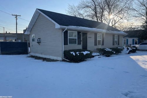 20450 Voiland St, Roseville, MI, 48066-1157 | Card Image