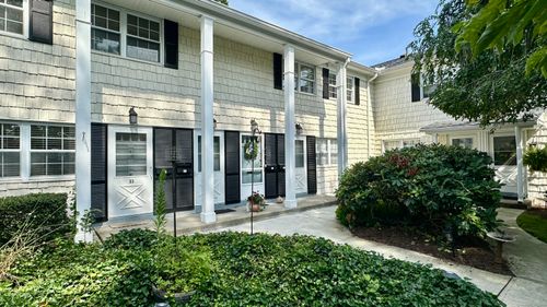 apt-35-245 Unquowa Rd, Fairfield, CT, 06824-5022 | Card Image