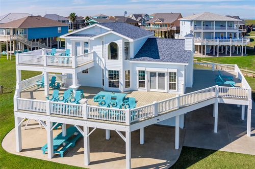 920 Copacabana Dr, Crystal Beach, TX, 77650 | Card Image
