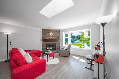 {{alt}} | Card Image