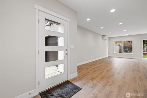 a-13055 2nd Ave S, Burien, WA, 98168-2635 | Card Image