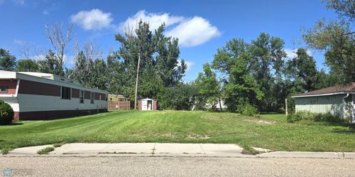 1318 9th St Sw, Valley City, ND, 58072-3608 | Card Image