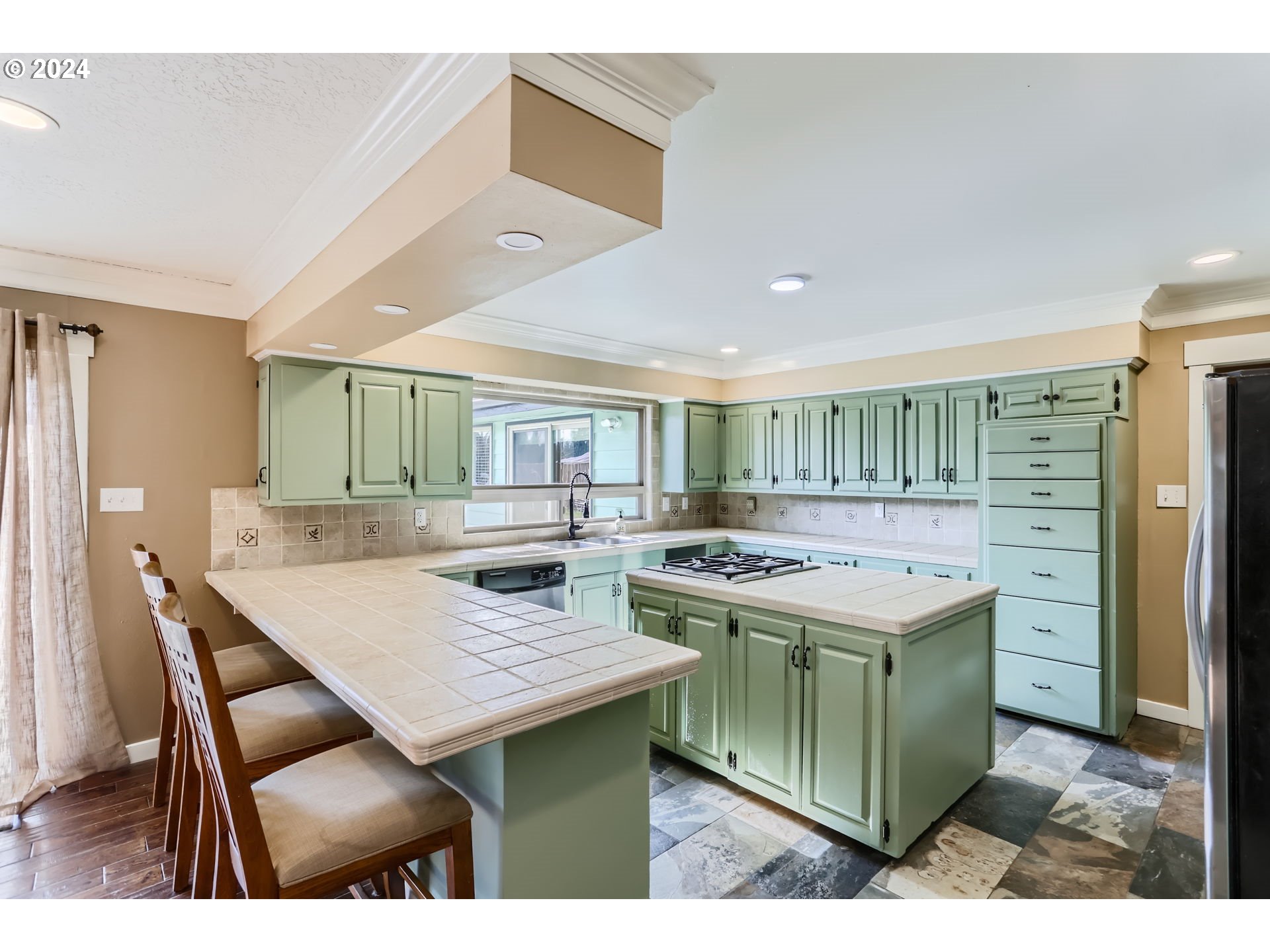Holly Ln, Oregon City, OR 97045