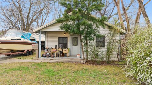 404 N Maple St, Pryor, OK, 74361-3203 | Card Image