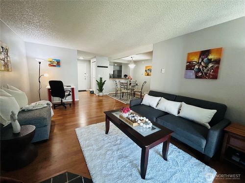 a-304-14779 Ne 32nd St, Bellevue, WA, 98007-7665 | Card Image