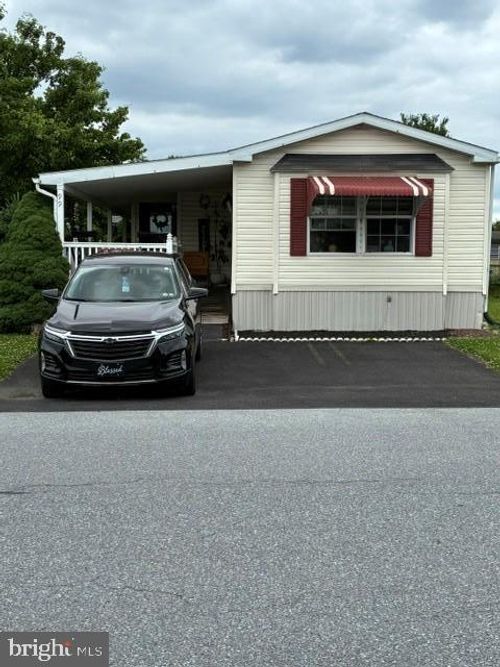 99-1300 E Kercher Ave, Myerstown, PA, 17067-2910 | Card Image