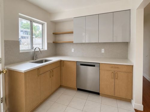 upper-6717 Broadway, Burnaby, BC, V5B2Y7 | Card Image