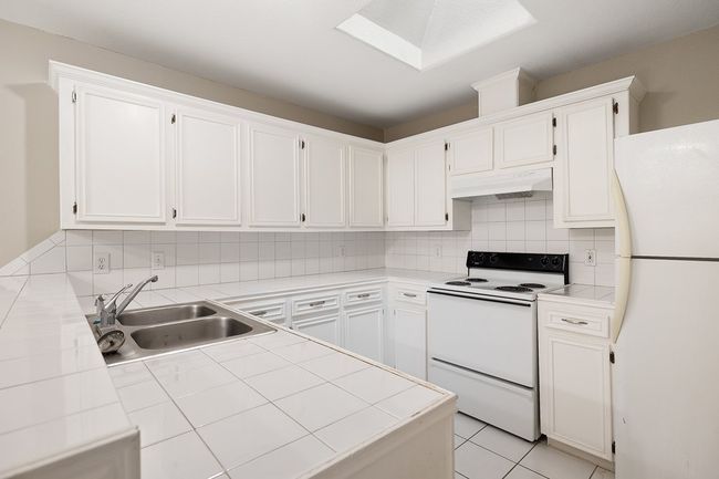 2 - 2305 Kimberly Lane, Home with 2 bedrooms, 2 bathrooms and 2 parking in Edinburg TX | Image 8