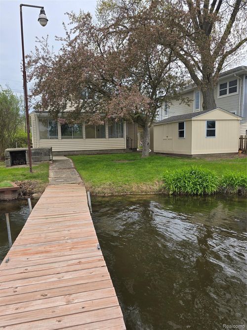 9114 Pontiac Lake Rd, White Lake, MI, 48386-1630 | Card Image