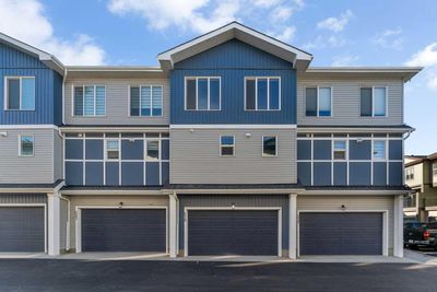 519 Corner Meadows Sq Ne, Townhouse with 4 bedrooms, 3 bathrooms and 2 parking in Calgary AB | Image 3