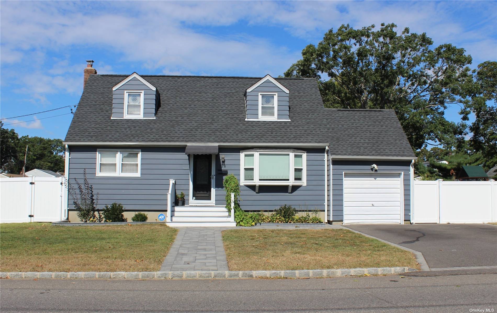 Newark St, Lindenhurst, NY 11757