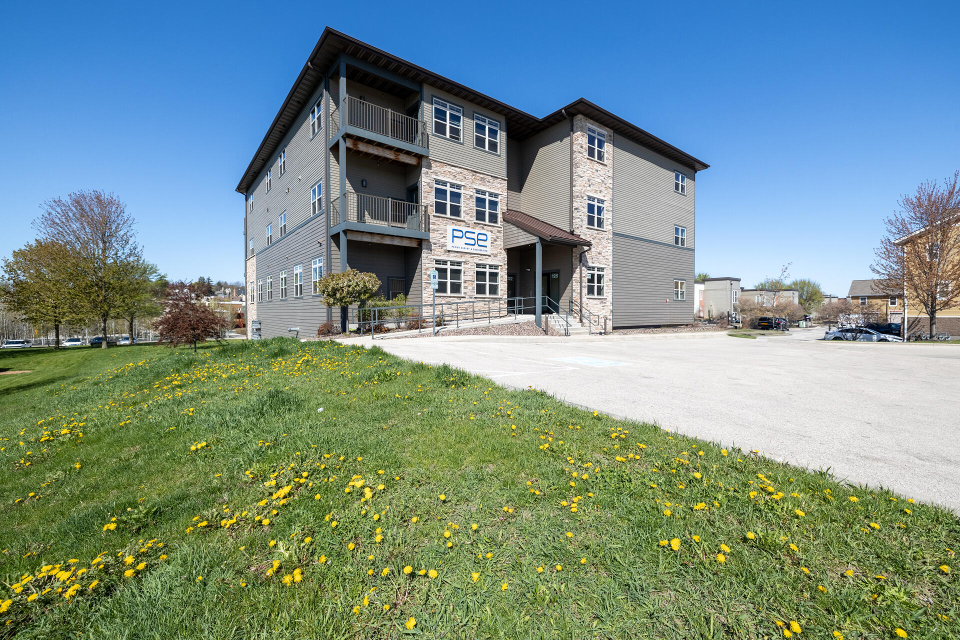 122 Wisconsin St, West Bend, WI 53095-3424