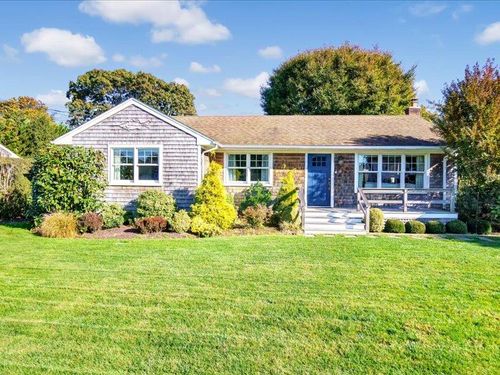 14 Maple St, Southampton, NY, 11968-3466 | Card Image