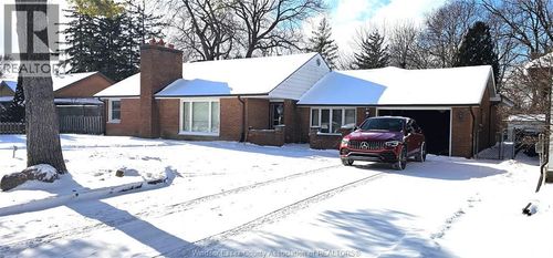 355 Eastlawn Ave, Windsor, ON, N8S3H3 | Card Image