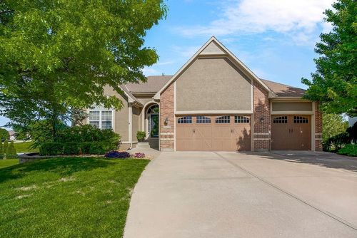 1205 Richards Cir, Raymore, MO, 64083-7810 | Card Image