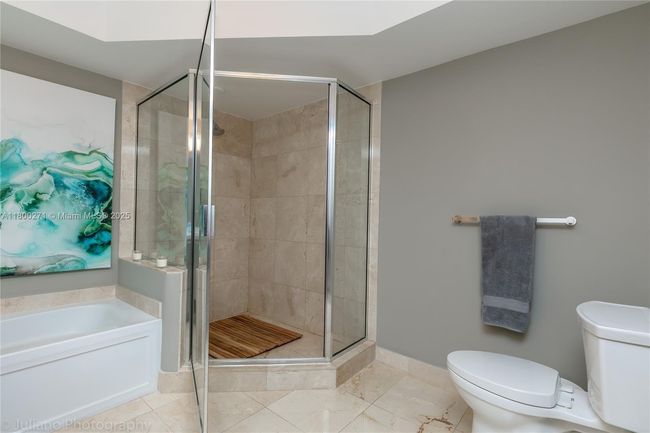 APT-1005 - 17555 Atlantic Blvd, Condo with 2 bedrooms, 2 bathrooms and null parking in Sunny Isles Beach FL | Image 15