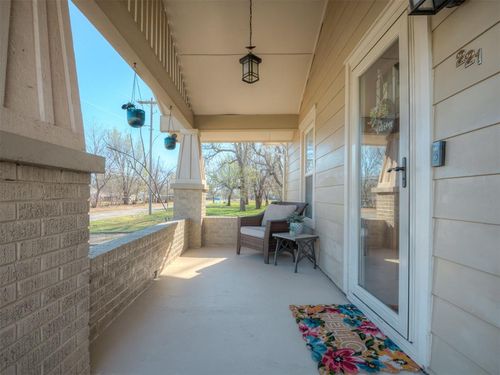 221 E Van Buren St, Crescent, OK, 73028-9122 | Card Image