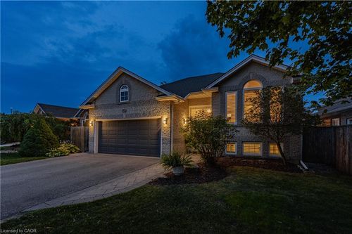 457 Eastbridge Blvd, Waterloo, ON, N2K3Y4 | Card Image
