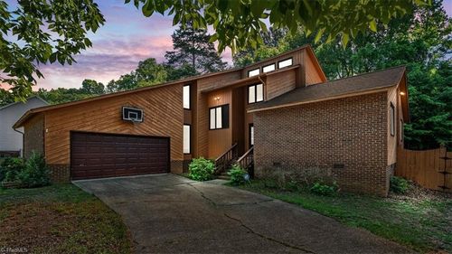 2016 Ledford Rd, Greensboro, NC, 27406-9424 | Card Image