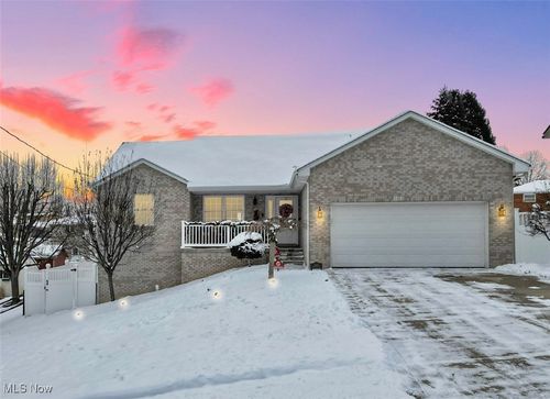 1343 Courtland Rd, Weirton, WV, 26062-5105 | Card Image