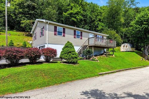7 New York Ave, Salem, WV, 26426-1008 | Card Image