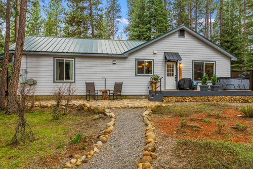 31640 Mountain Lakes Dr, Klamath Falls, OR, 97601-8503 | Card Image