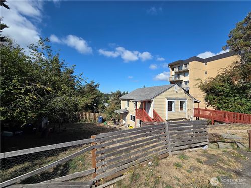 10603 12th Ave Sw, Seattle, WA, 98146-2191 | Card Image