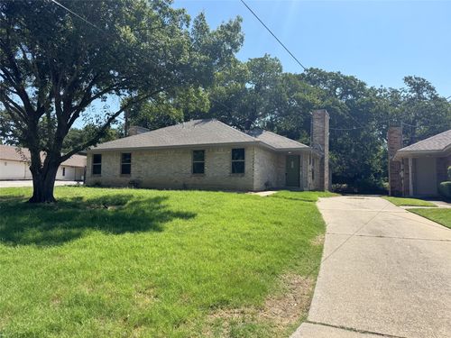 2212 Bolivar St, Denton, TX, 76201-1858 | Card Image