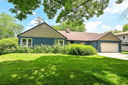 6836 N Yates Rd, Fox Point, WI, 53217-3944 | Card Image