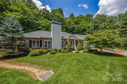 623 Carriage Commons Dr, Hendersonville, NC, 28791-1815 | Card Image