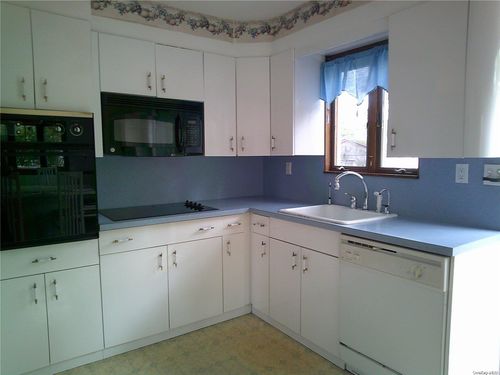 262 Waldo St, Copiague, NY, 11726-3611 | Card Image