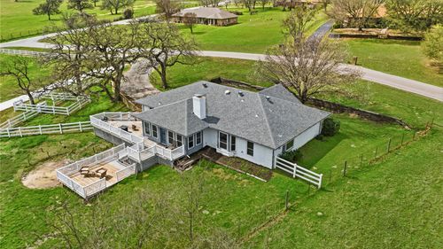 102 Dawn Cir, Weatherford, TX, 76086-4709 | Card Image