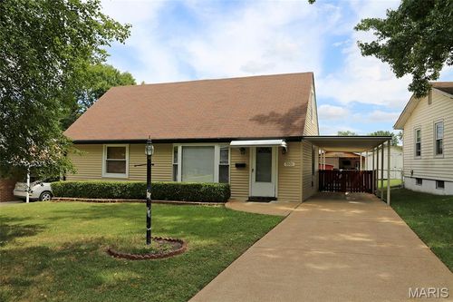 7001 Circleview Dr, Saint Louis, MO, 63123-1601 | Card Image