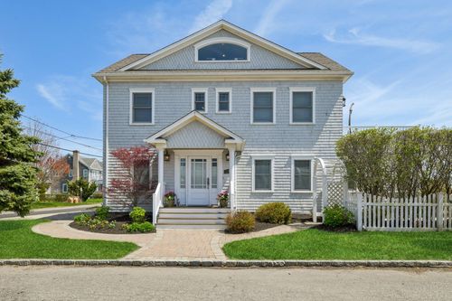 77 Front St, S Jamesport, NY, 11970-2005 | Card Image