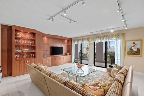 607-200 E Palmetto Park Rd, Boca Raton, FL, 33432-5623 | Card Image