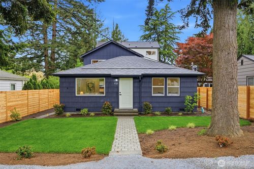 9723 Evanston Ave N, Seattle, WA, 98103-3133 | Card Image