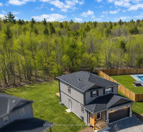 33 Whitehorn Park Road W, Bracebridge, ON, P1L1W9 | Card Image