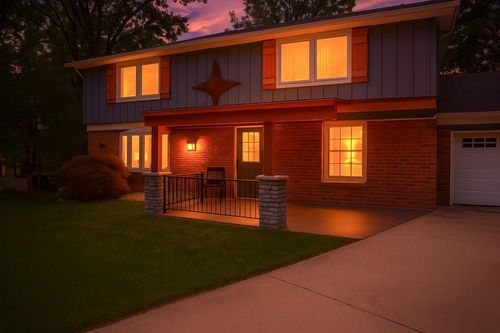 8813 W 106th Cir, Overland Park, KS, 66212-5506 | Card Image