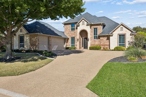 837 Thomas Crossing Dr, Burleson, TX, 76028-3207 | Card Image