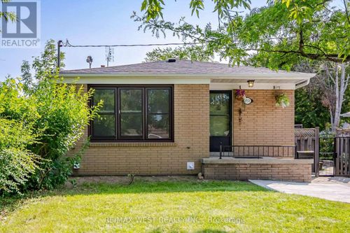 751 Meadowvale Rd, Toronto, ON, M1C1T1 | Card Image
