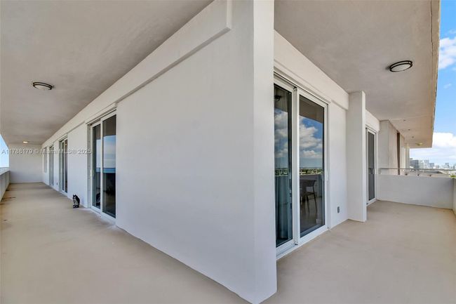 PHH - 9225 Collins Ave, Condo with 3 bedrooms, 3 bathrooms and null parking in Surfside FL | Image 15