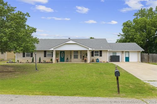 1012 Oak Dr, Sulphur, OK, 73086-1232 | Card Image
