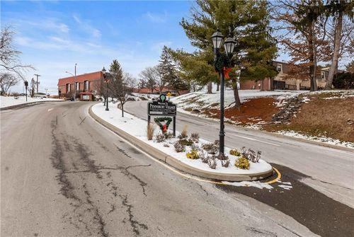 546 Carriage Cir, Pittsburgh, PA, 15205-1600 | Card Image